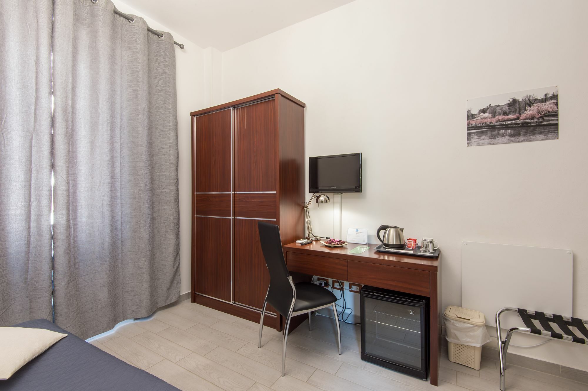 Eroom42 Pensión Roma